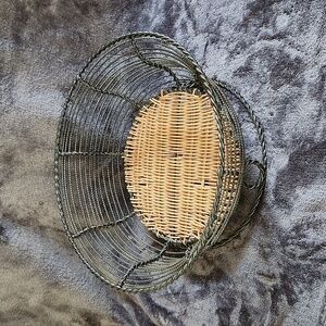 Metal Wire Basket Wicker Bottom Fruit Basket Plant Basket